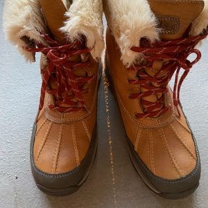 Clarks waterproof furry boots
